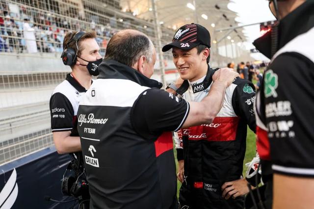 爱游戏在线-雷诺车队横扫迈凯伦，佩雷兹统治全场