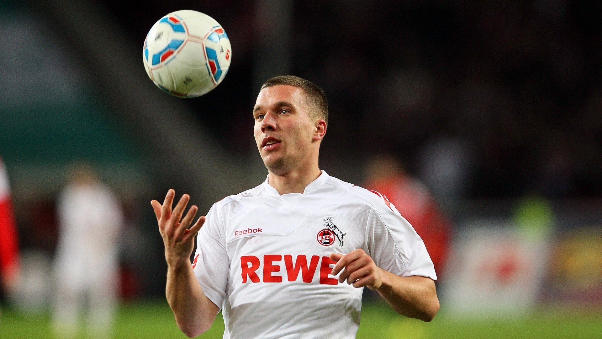 爱游戏在线-日本横扫英格兰，李刚仁全程高能输出，亚洲足球新王当立？