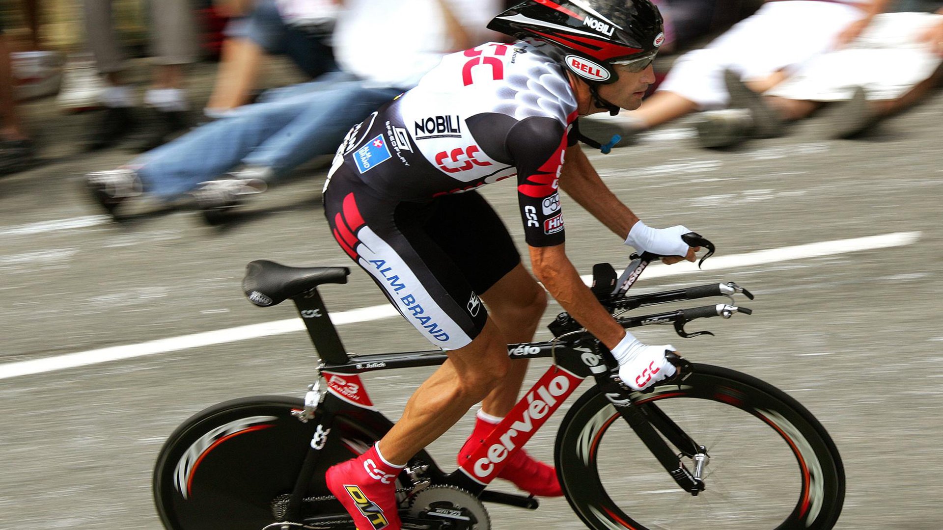 爱游戏在线-浓眉撕裂北美夜空，当个人英雄主义成为最极致的团队注解